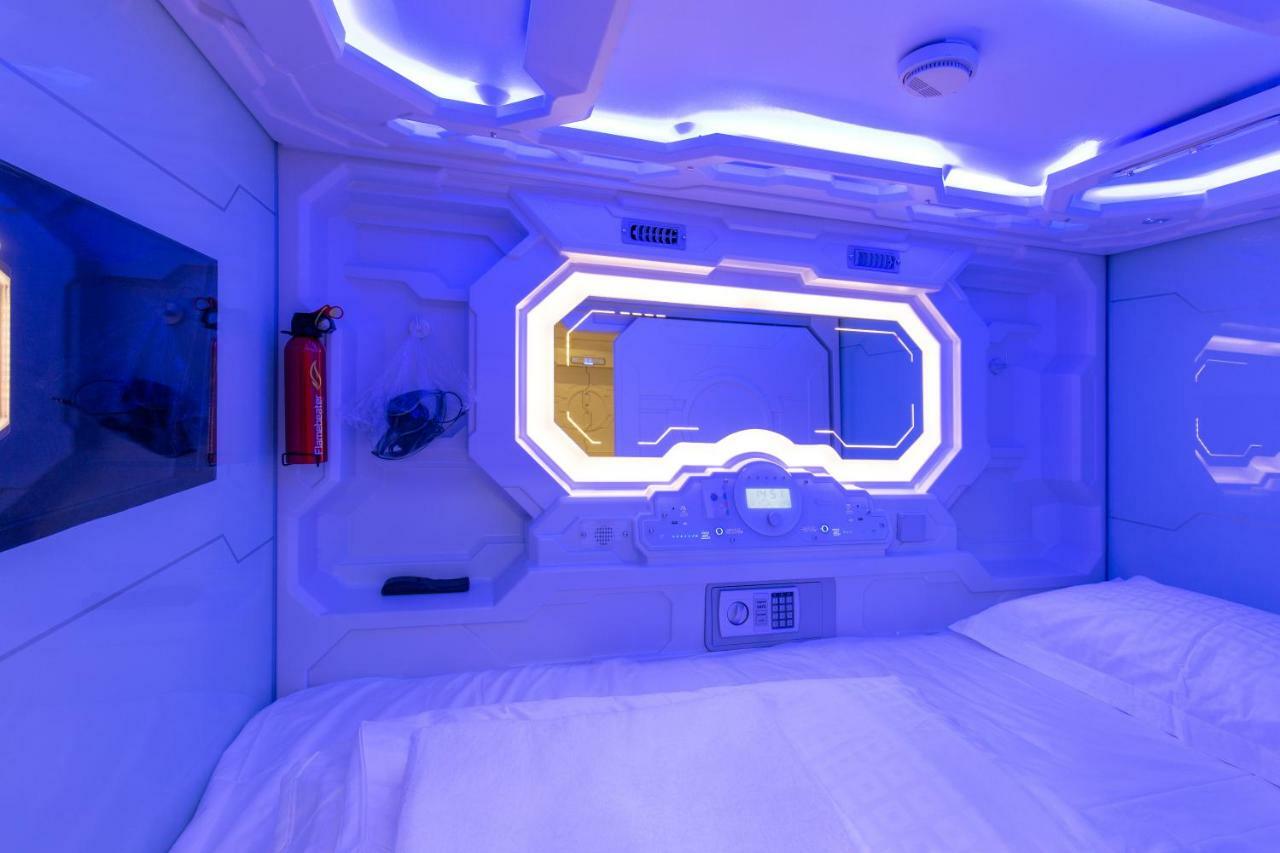 Spacehotel Karlsruhe Bagian luar foto