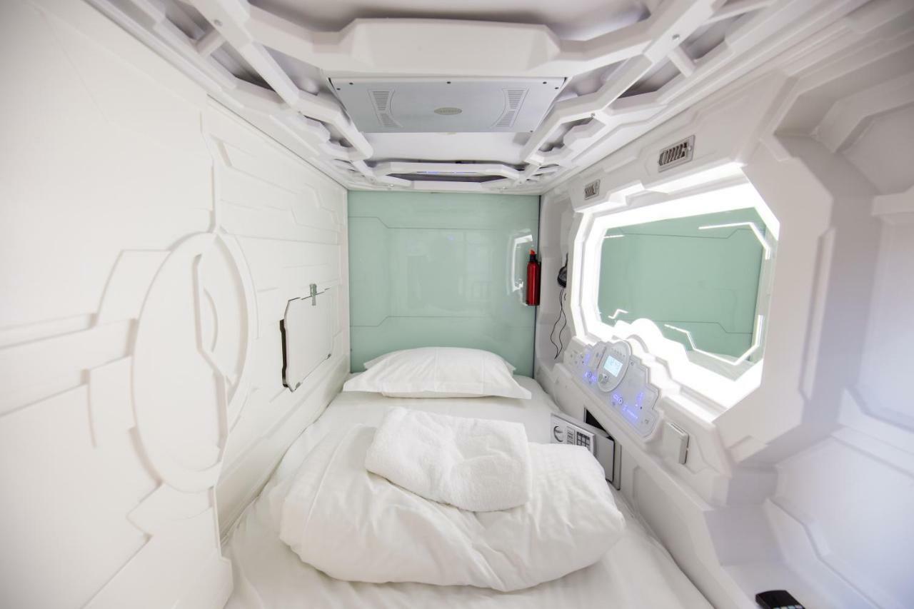 Spacehotel Karlsruhe Bagian luar foto