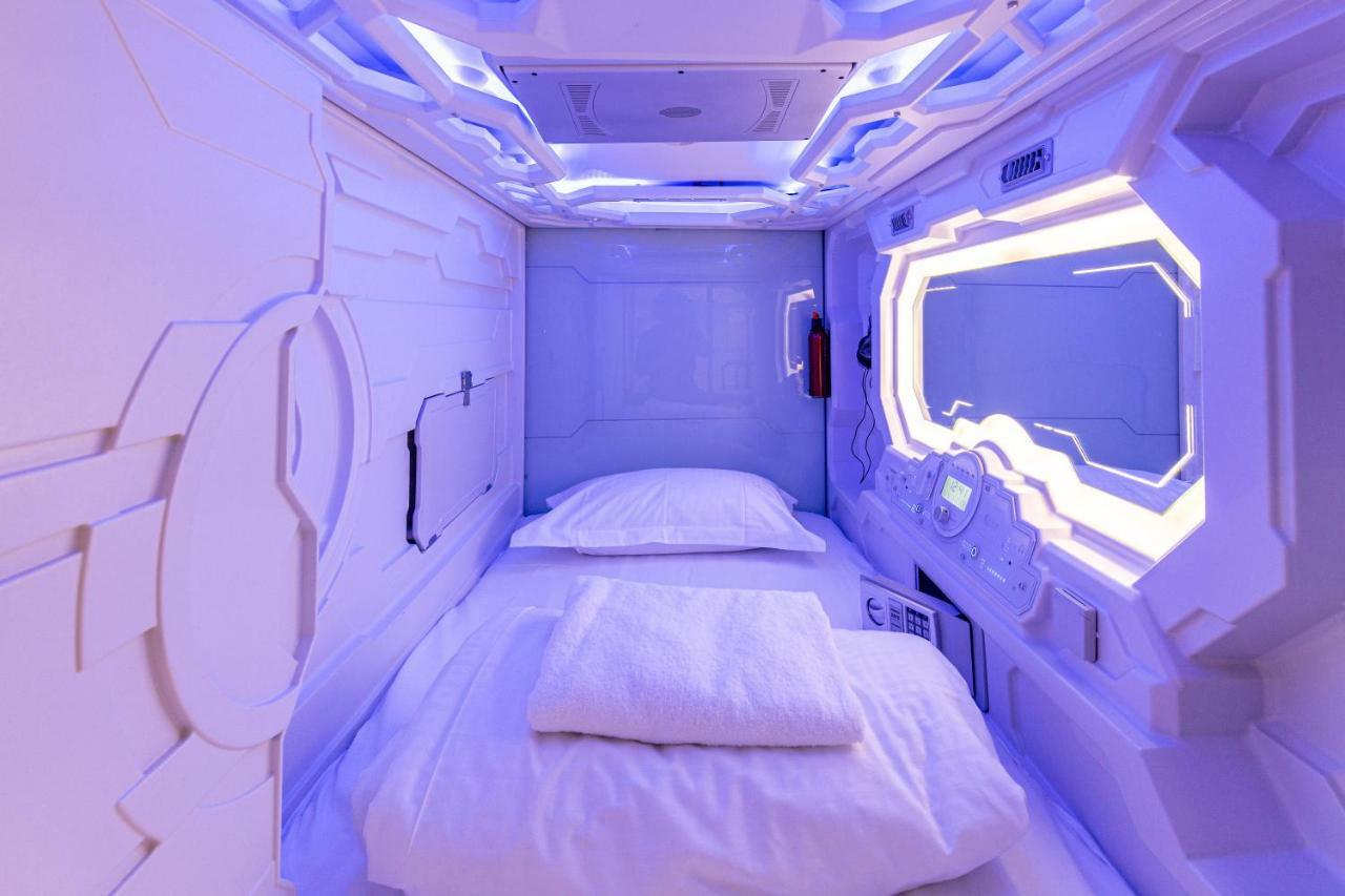 Spacehotel Karlsruhe Bagian luar foto