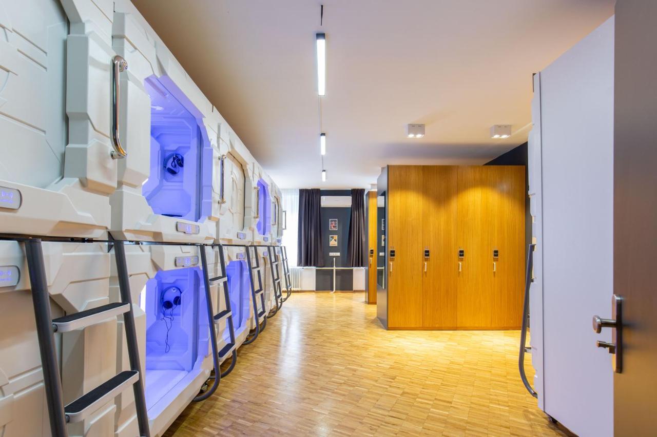 Spacehotel Karlsruhe Bagian luar foto
