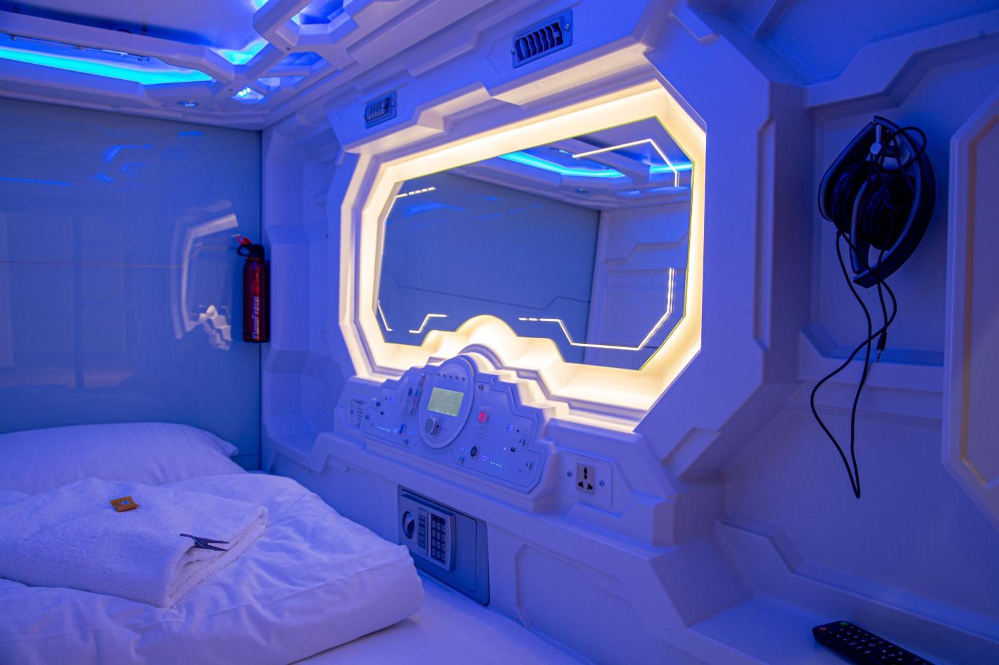 Spacehotel Karlsruhe Bagian luar foto